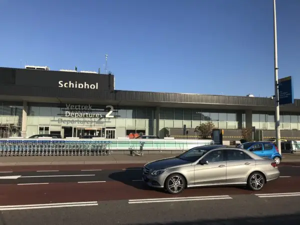 Taxi naar Schiphol vanuit Riel – luchthavenvervoer met vaste ritprijs