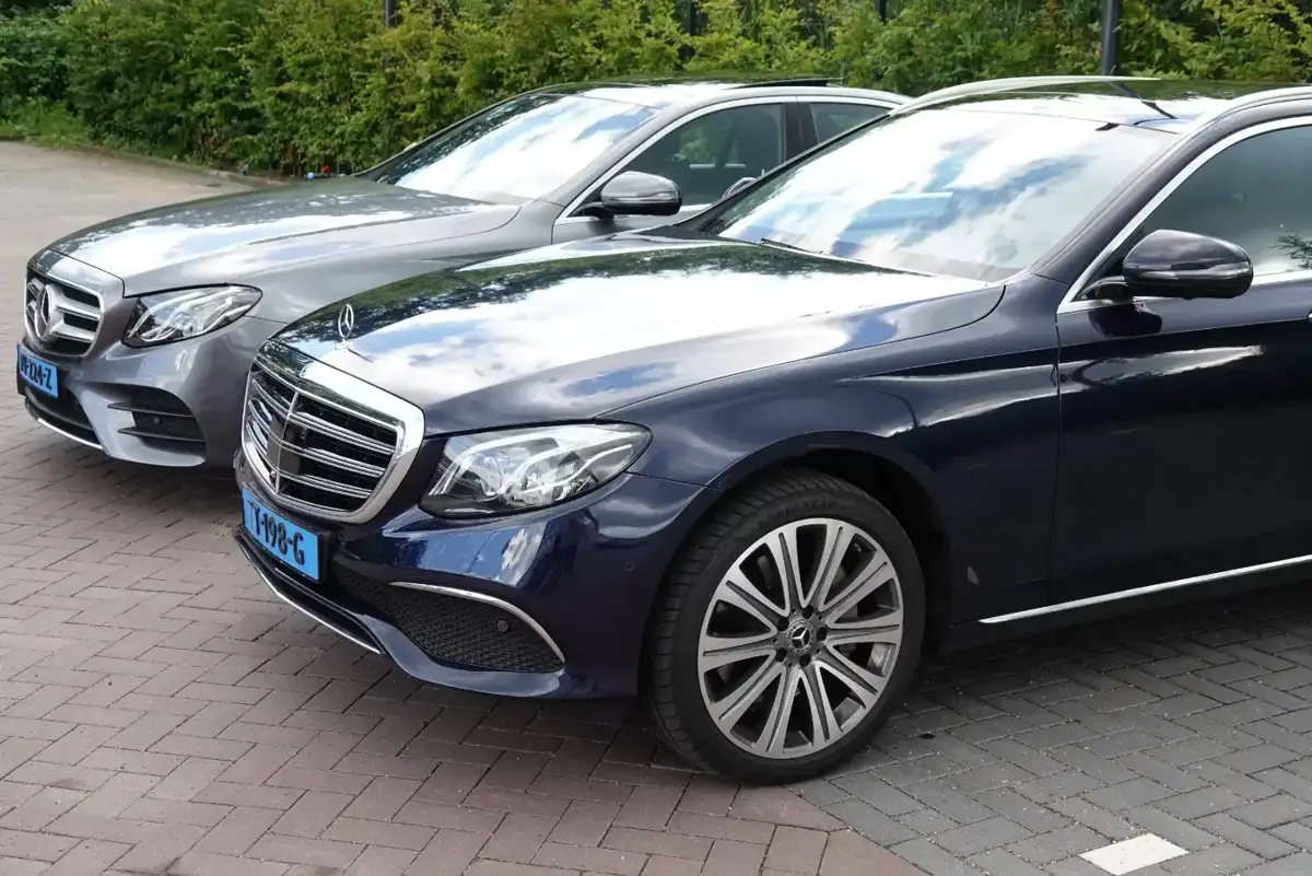 Mercedes E-Klasse taxi’s van Taxi Centrale Riel